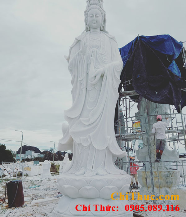 Tượng Phật đá Non Nước