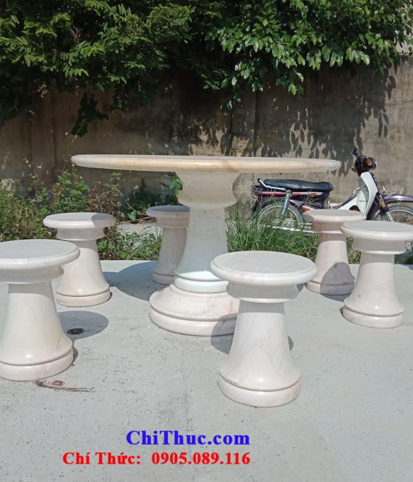 Bàn ghế bằng đá non nước