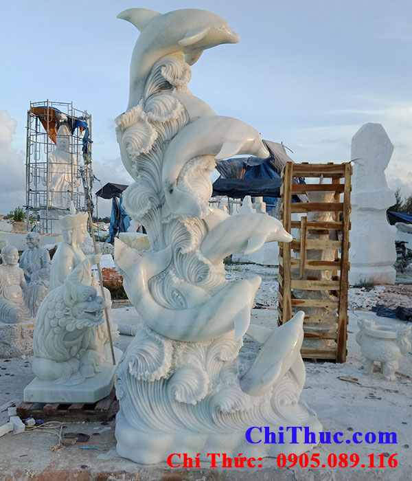 Tượng cá heo đá non nước