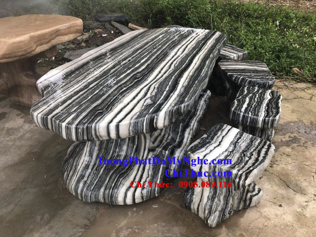 Bàn ghế đá sần vườn đá nguyên khối